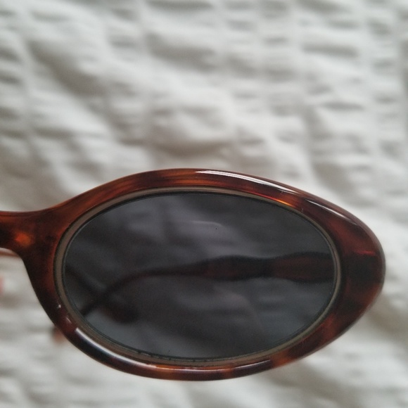 Cateye sunnies - Picture 3 of 5